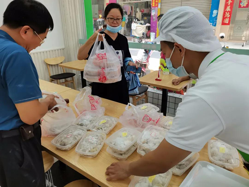 胃口福餃子云吞?hào)|方市場(chǎng)店開(kāi)業(yè)，數(shù)百市民排隊(duì)嘗鮮