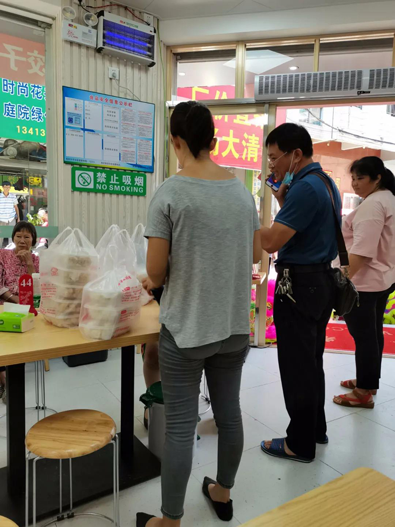 胃口福餃子云吞?hào)|方市場(chǎng)店開(kāi)業(yè)，數(shù)百市民排隊(duì)嘗鮮