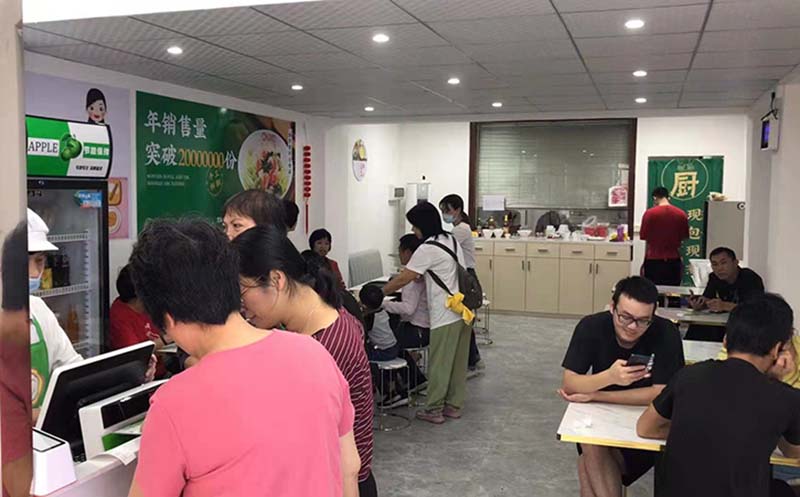 天氣冷了吃什么，來(lái)胃口福吃餃子，鮮香味十足，太好吃了